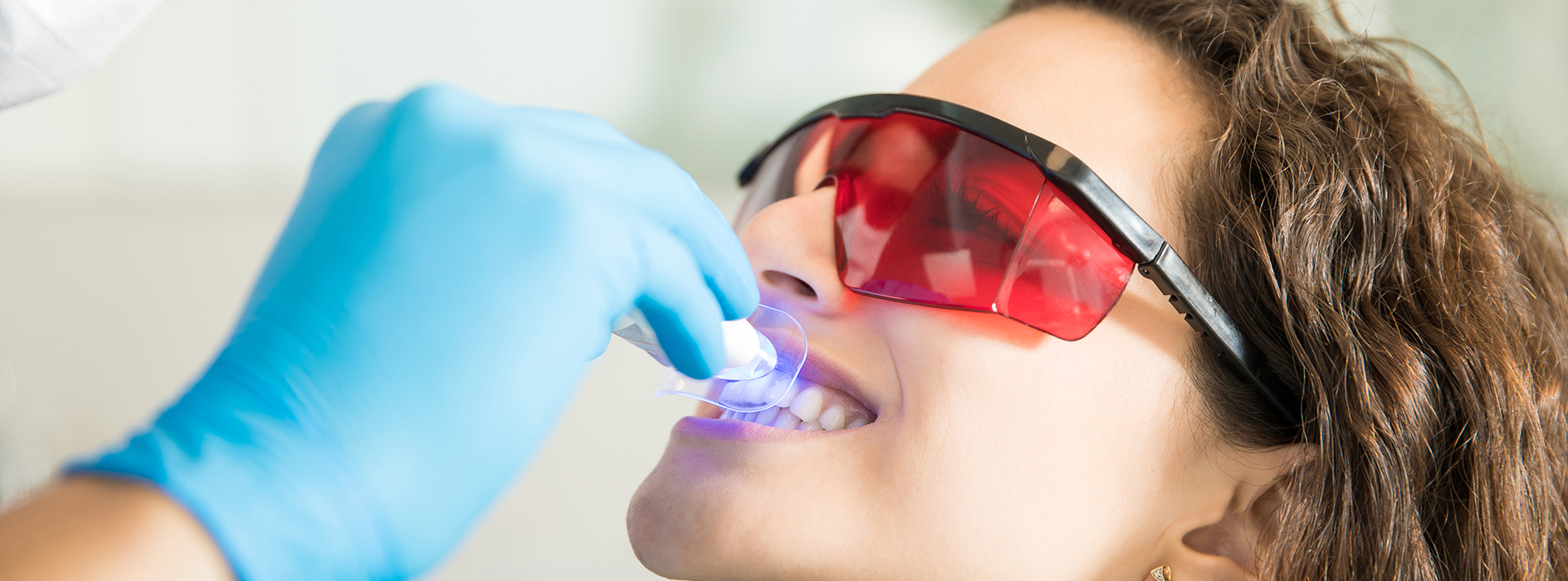 Meta Smile, Cabinet Stomatologic Meta Smile, implant, implant de calitate, reabilitare totala dentara, fast&fixed, protetica pe implanturi, Albire Profesionala AirFlow, Estetică dentară, Implantologie, Ordodonție invizibilă, Cosmetic Smile design, Tratamente fără durere